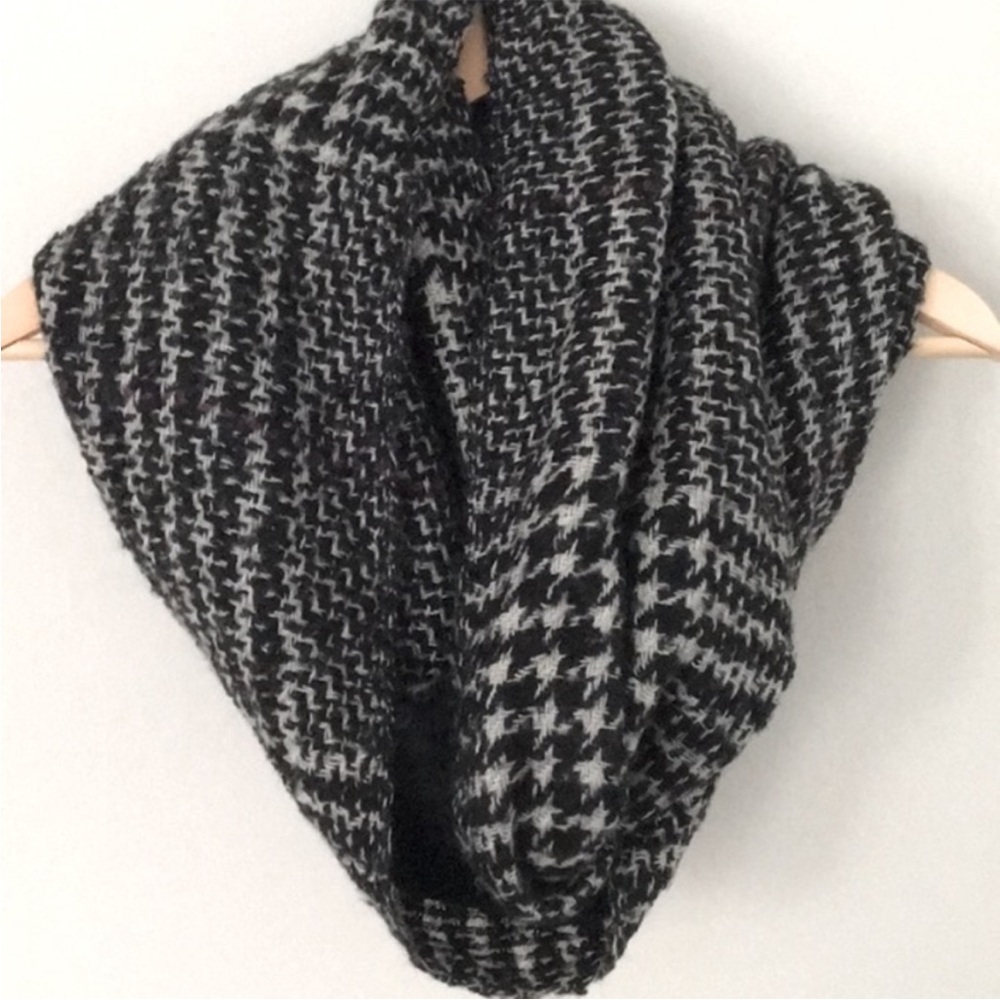 Black & White Houndstooth Knit Infinity Scarf